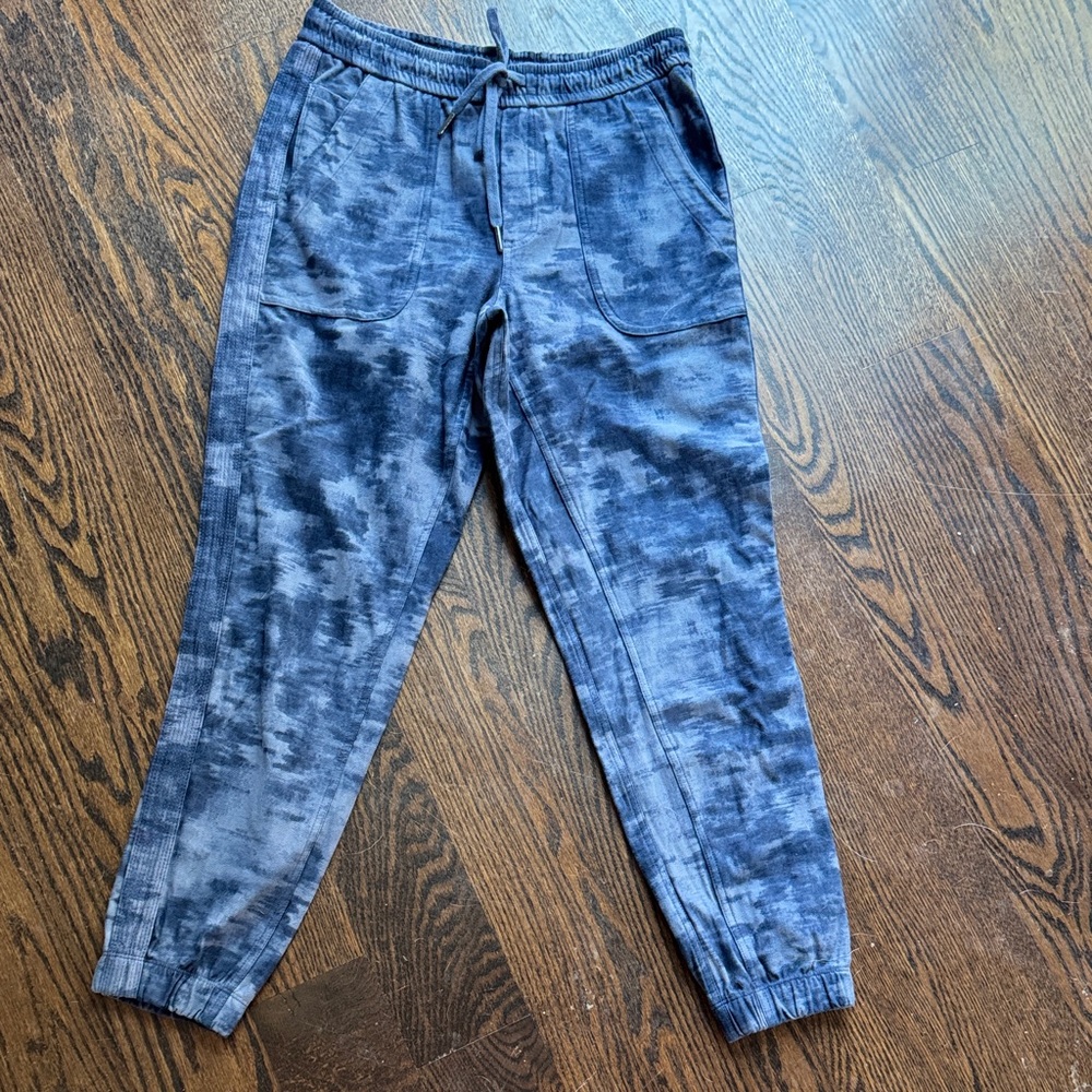 Athleta joggers size 4 blue camo/sweatpant material
